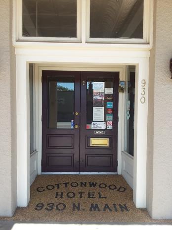 Cottonwood Hotel Office